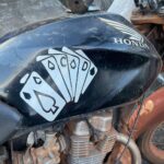 Polícia Civil de Niquelândia recupera moto furtada de dentro do Batalhão da PM após operação no povoado Indaiánopolis.